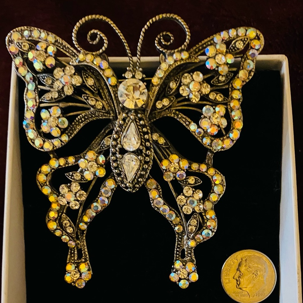 Butterfly Brooch w/Clear and iridescent stones - Picture 3 of 7